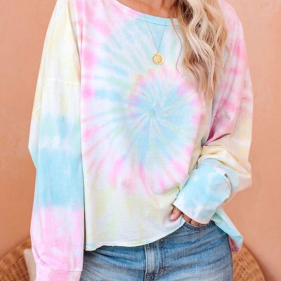 Tops - 💝HP Sky Blue tie dye long sleeve pullover